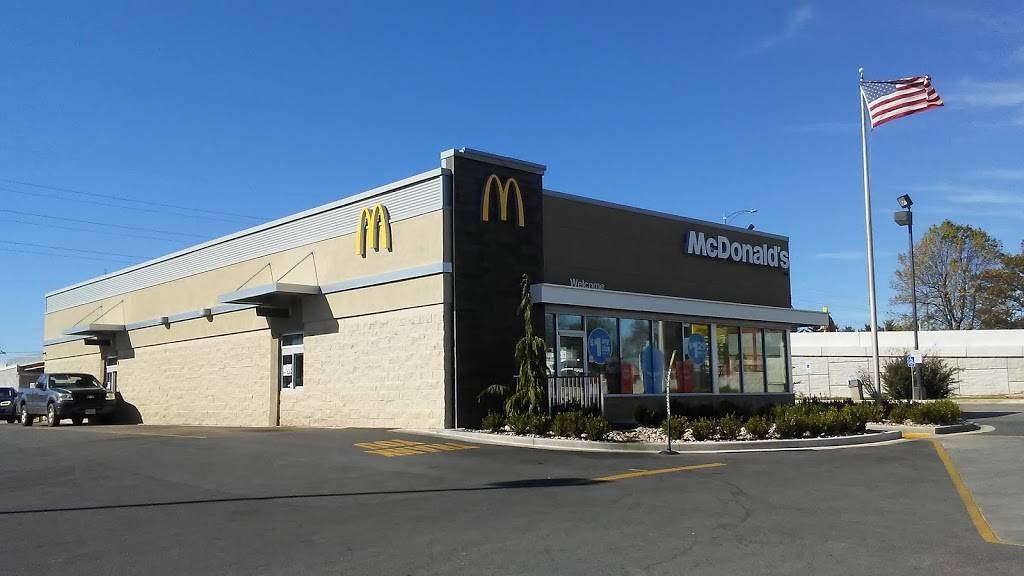 McDonalds | cafe | 3250 E Chestnut Expy, Springfield, MO 65804, USA | 4178328921 OR +1 417-832-8921