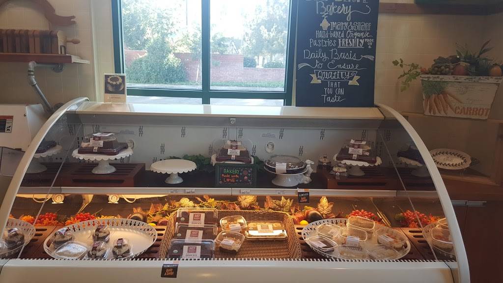 Goodwins Organic Foods and Drinks | cafe | 191 W Big Springs Rd, Riverside, CA 92507, USA | 9516822667 OR +1 951-682-2667