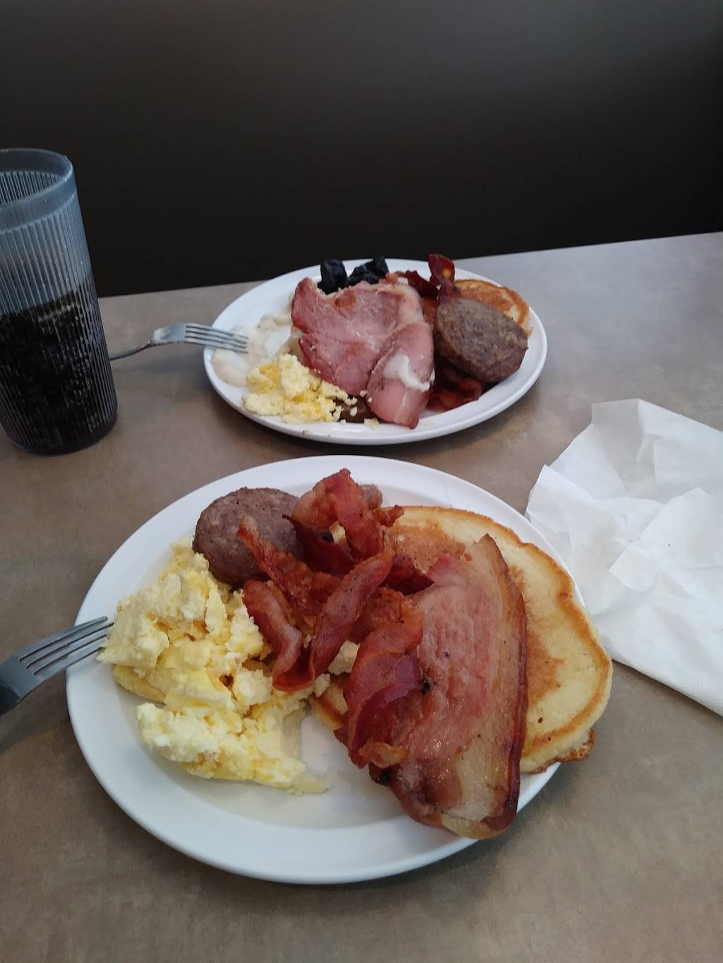 Stephen Foster Restaurant | restaurant | 1332, 503 W Stephen Foster Ave, Bardstown, KY 40004, USA | 5023485076 OR +1 502-348-5076