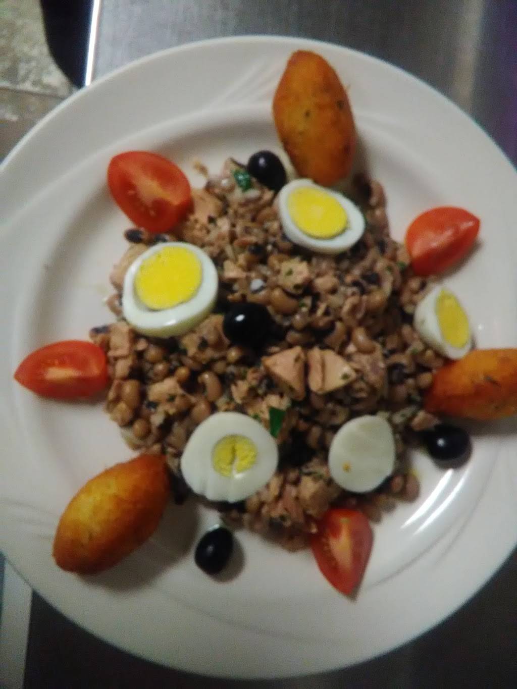 Lisboa Restaurante | restaurant | 19 Lafayette St ** KITCHEN CLOSED 3:00 - 5:00 PM**, Waterbury, CT 06708, USA | 2037540789 OR +1 203-754-0789