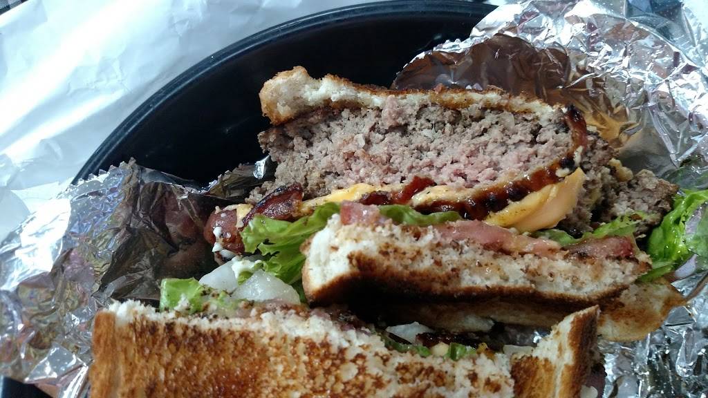 Dog House | restaurant | 100 S Truman Blvd, Crystal City, MO 63019, USA | 6364650718 OR +1 636-465-0718