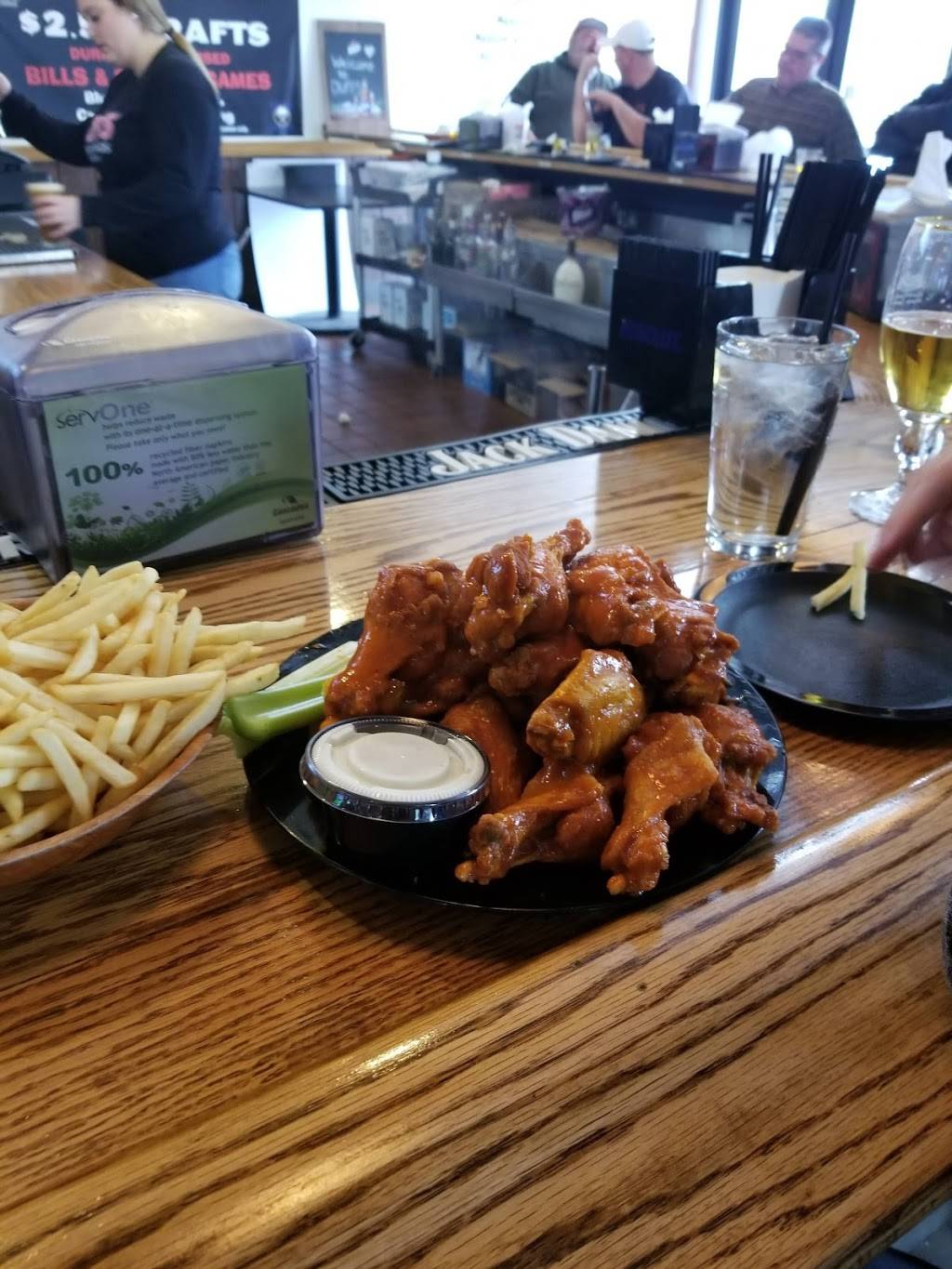 Duffs Famous Wings | restaurant | 2425 W Henrietta Rd, Rochester, NY 14623, USA | 5854917272 OR +1 585-491-7272