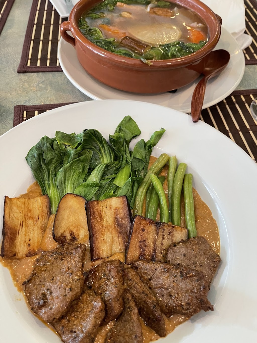 The Narra Tree | restaurant | 7054 Hodgson Memorial Dr, Savannah, GA 31406, USA | 9124172008 OR +1 912-417-2008