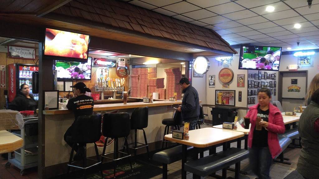 Round Table Pizza | meal delivery | 50 Cabrillo Hwy N, Half Moon Bay, CA 94019, USA | 6507265208 OR +1 650-726-5208