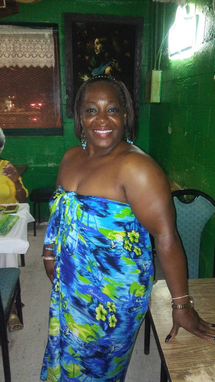 Lloyds Cafe | cafe | 1264 E Rosedale St, Fort Worth, TX 76104, USA | 8173350097 OR +1 817-335-0097