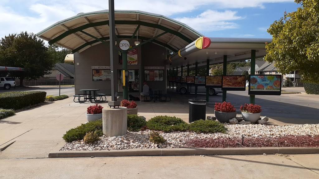 Sonic Drive-In | restaurant | 5908 S Lewis Ave, Tulsa, OK 74105, USA | 9187431111 OR +1 918-743-1111