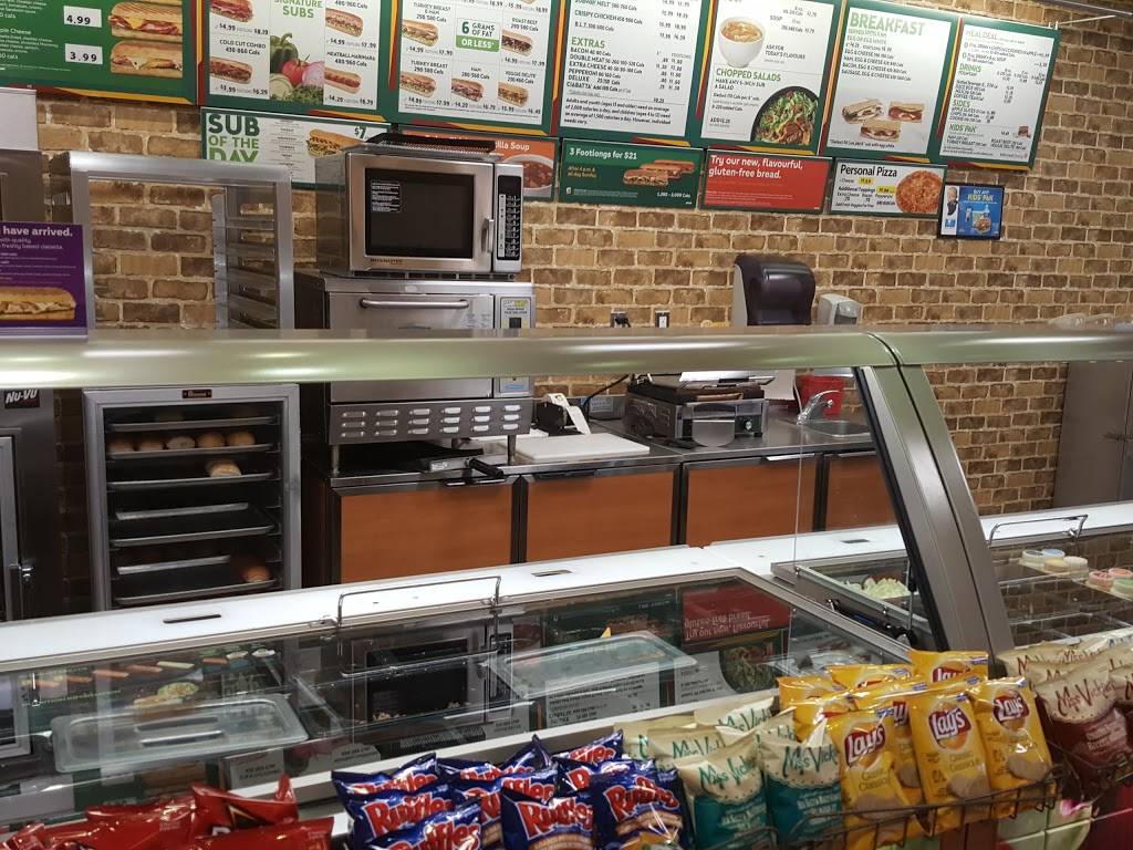Subway | meal takeaway | 500 Fairway Centre Rd S Fairway Centre, Kitchener, ON N2C 1X3, Canada | 5197480607 OR +1 519-748-0607