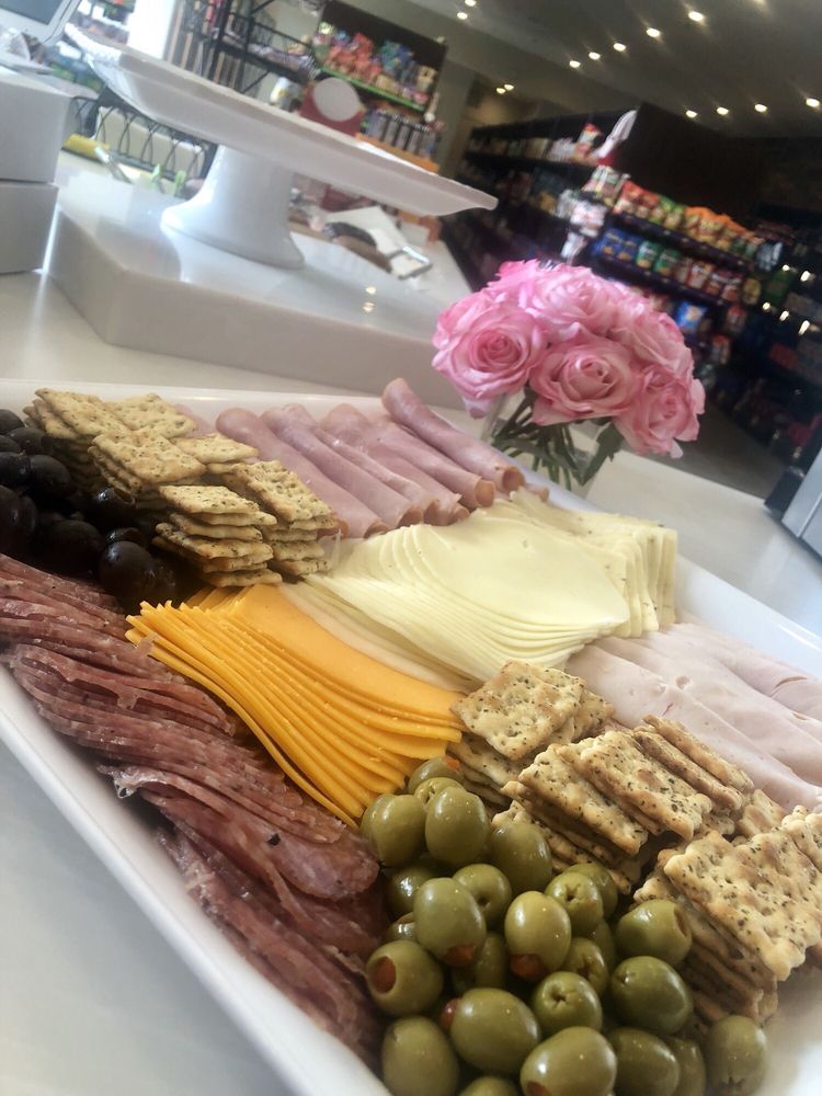 Meadows Deli Market | meal takeaway | 27980 Oak Ranch Rd, Escondido, CA 92026, USA | 7607491022 OR +1 760-749-1022