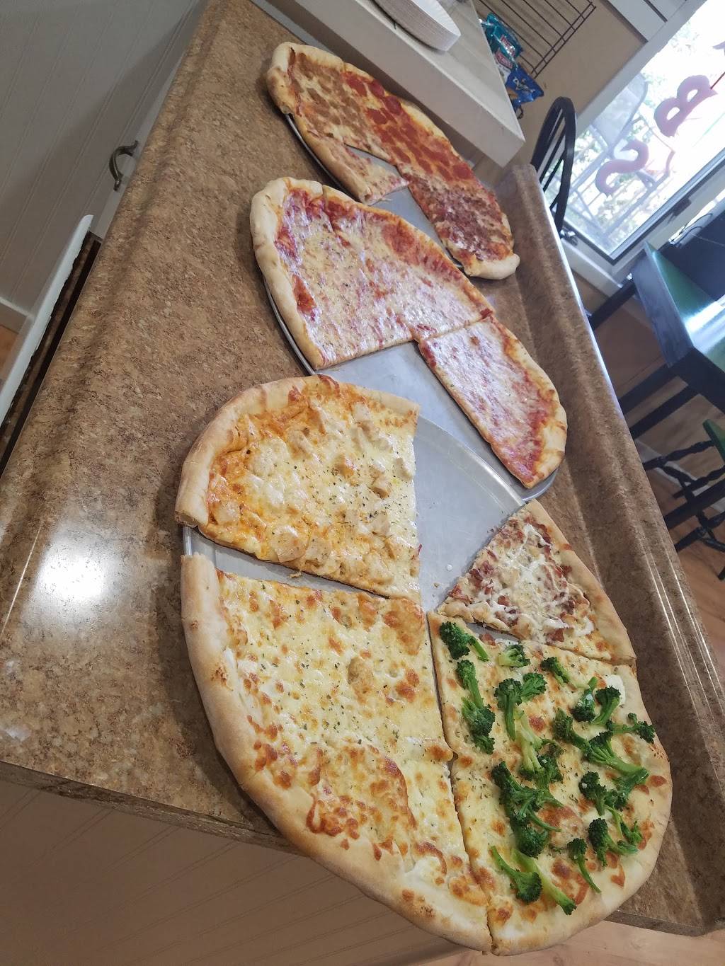 Delizias Pizza | restaurant | 98 Seafarers Village Rd, Millsboro, DE 19966, USA | 3029450111 OR +1 302-945-0111