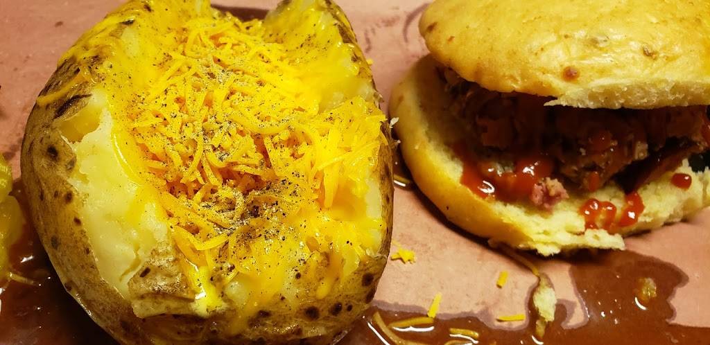 Chucks Country Smoke House | restaurant | 4934 FM1970, Carthage, TX 75633, USA | 9036900105 OR +1 903-690-0105