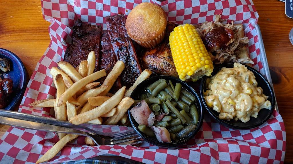 Famous Daves Bar-B-Que | restaurant | 5000 Old Hickory Blvd, Hermitage, TN 37076, USA | 6158820999 OR +1 615-882-0999