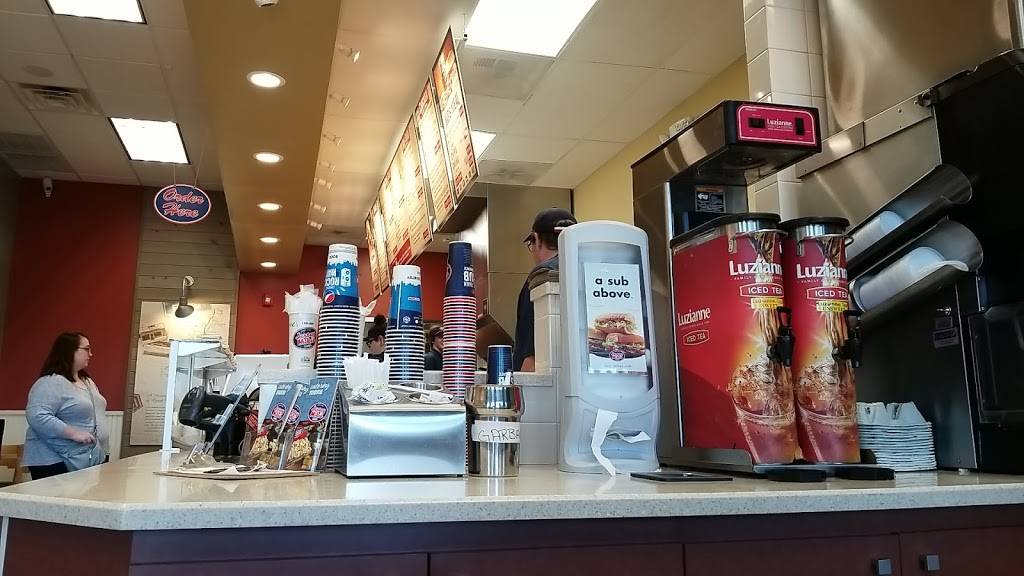 Jersey Mikes Subs | meal takeaway | 539 Scranton Carbondale Hwy, Scranton, PA 18508, USA | 5703442973 OR +1 570-344-2973