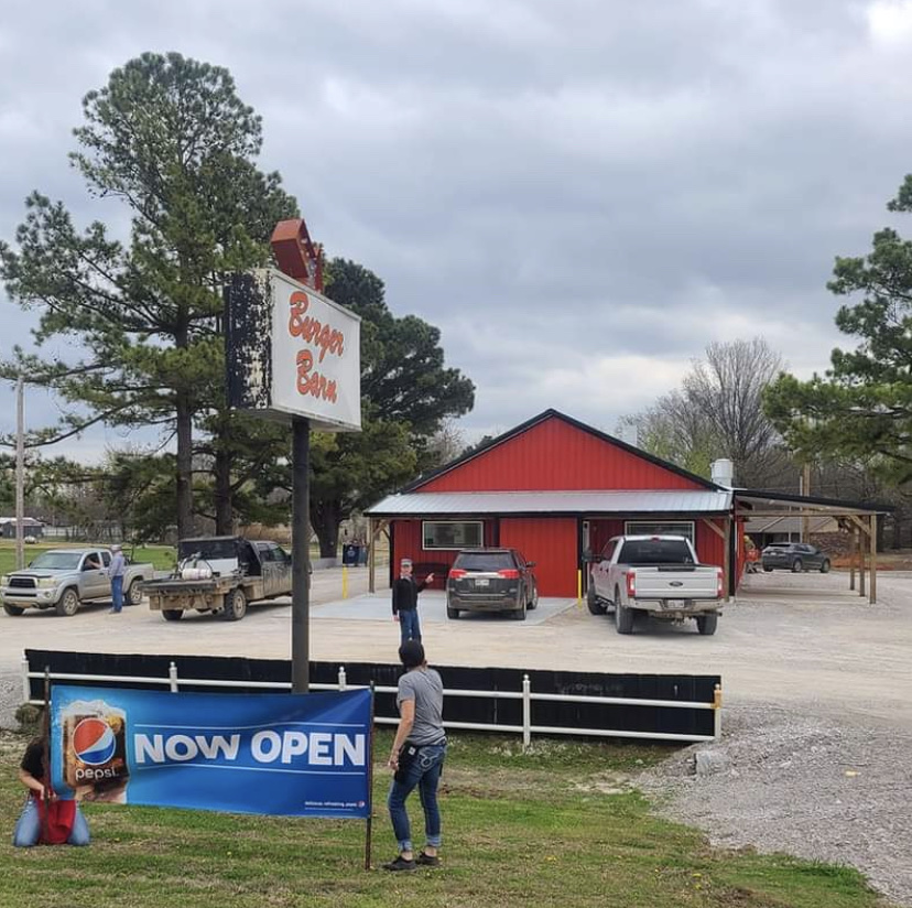 Burger Barn | restaurant | OK-100, Webbers Falls, OK 74470, USA | 9184642890 OR +1 918-464-2890