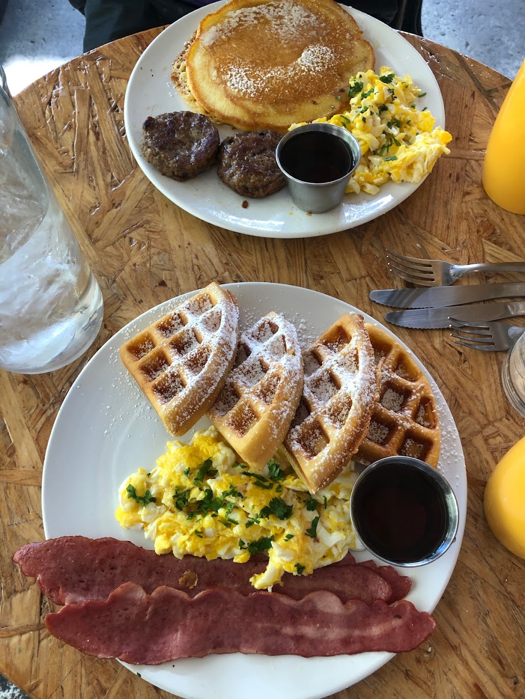 Latté Lounge + HG Eatery | restaurant | 2617 Washington Ave Suite A, St. Louis, MO 63103, USA | 3148333087 OR +1 314-833-3087