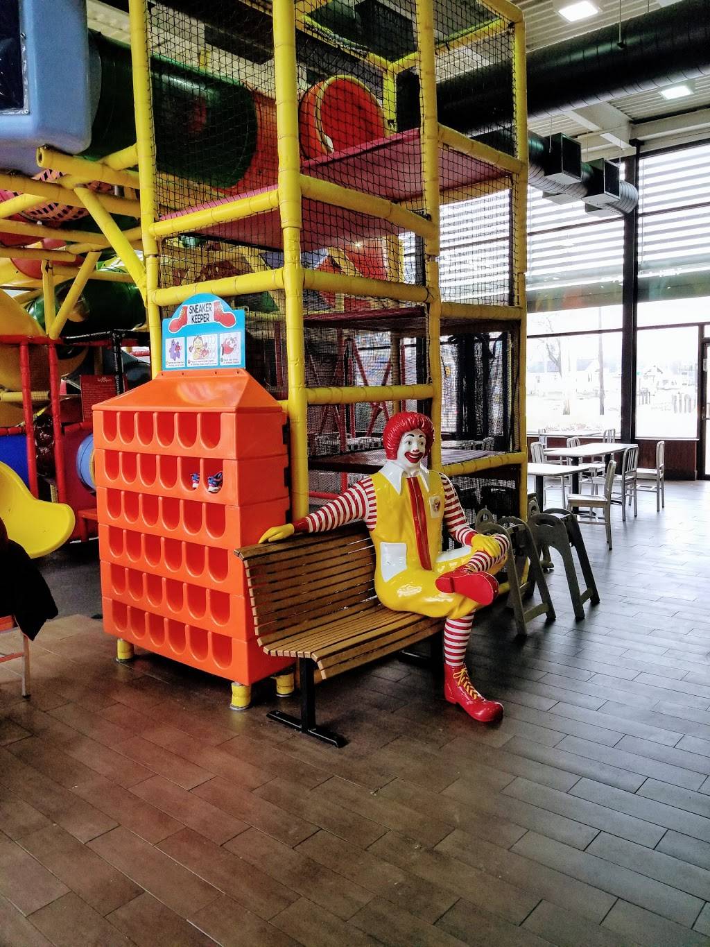 McDonalds | cafe | 3429 S Main St, Elkhart, IN 46517, USA | 5742939225 OR +1 574-293-9225