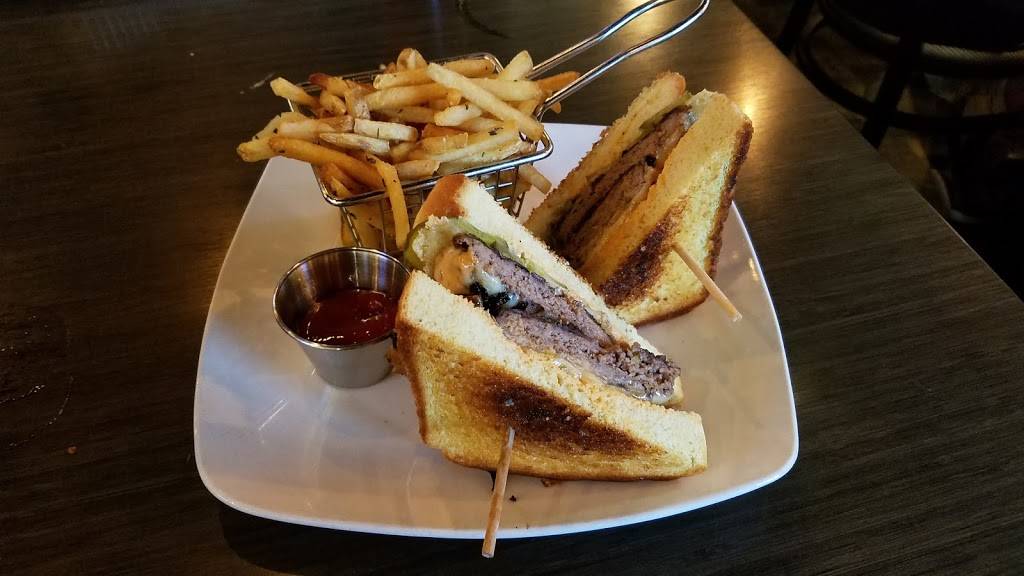 The Corner Bar & Grill | restaurant | 4015 Owen Rd, Fenton, MI 48430, USA | 8103548808 OR +1 810-354-8808