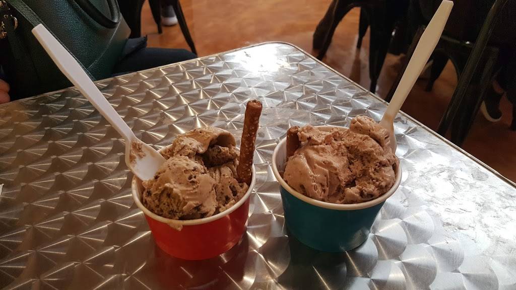 City Scoops Creamery | restaurant | 300 Edwardsville Rd Suite #4, Troy, IL 62294, USA | 6185055075 OR +1 618-505-5075