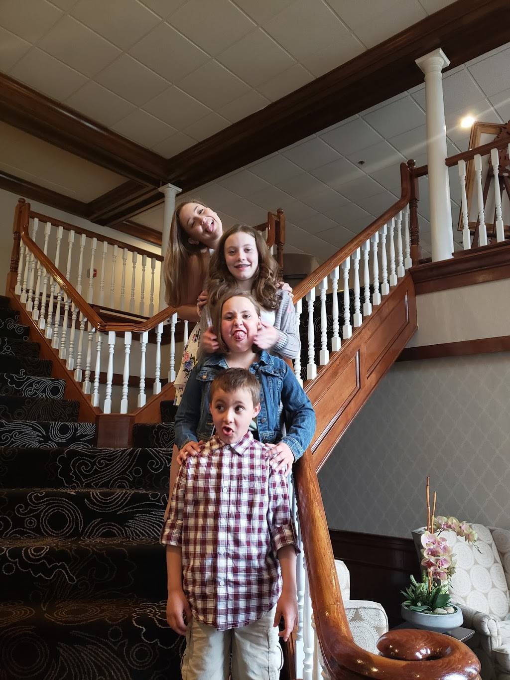 The Colonial Grille | restaurant | 625 Betty Spring Rd, Gardner, MA 01440, USA | 9786302500 OR +1 978-630-2500