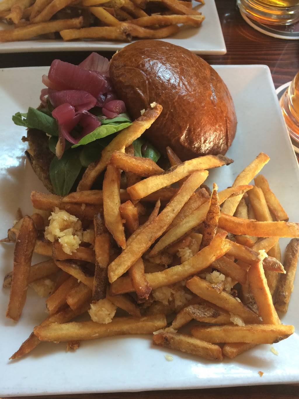 Wild Goose Bar & Grill | restaurant | 4265 N Lincoln Ave, Chicago, IL 60618, USA | 7732817112 OR +1 773-281-7112