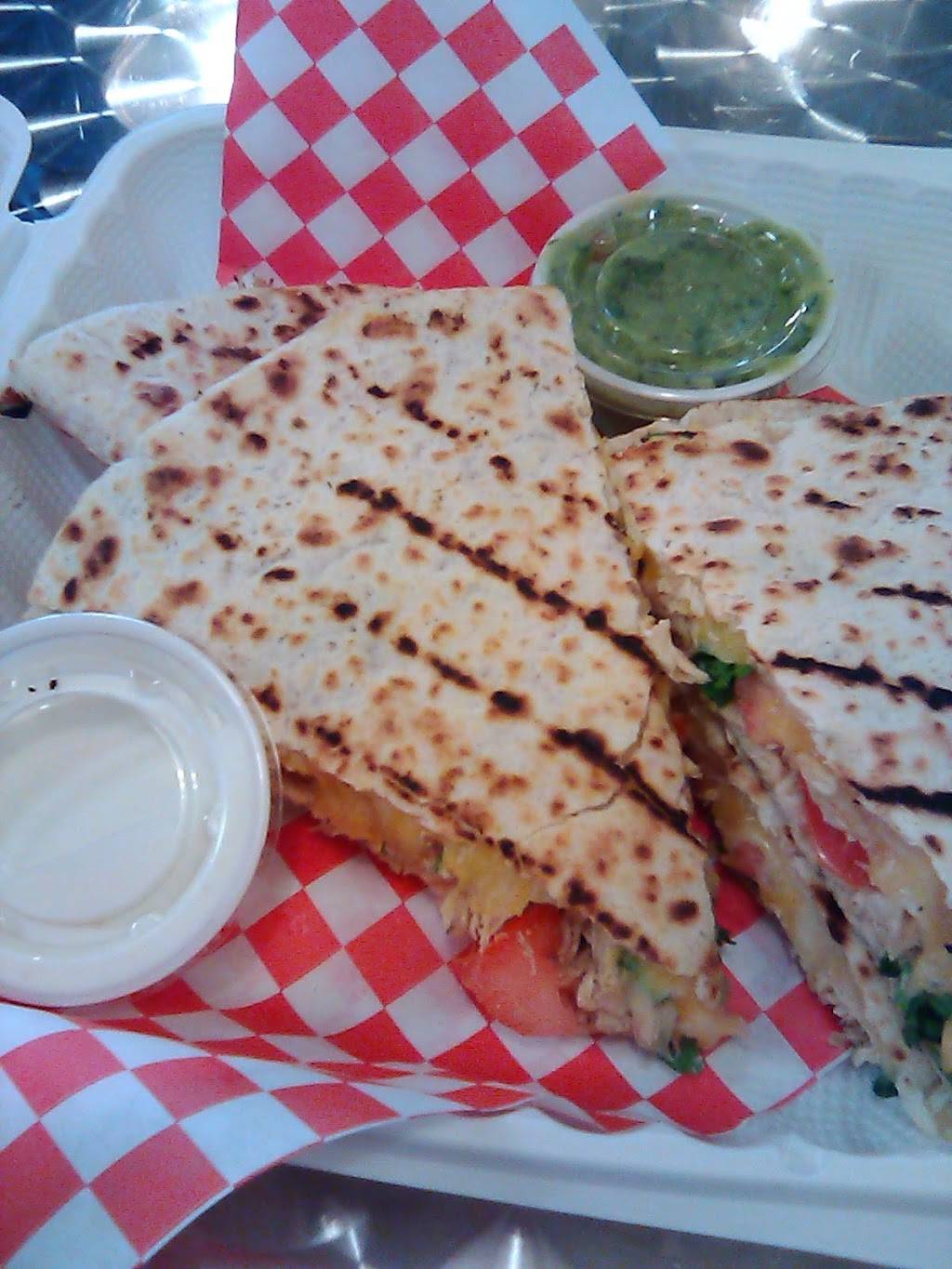 Chompers Growlers & Cantina Cantinflas | restaurant | 901 N Anchor Way, Portland, OR 97217, USA | 5032064592 OR +1 503-206-4592