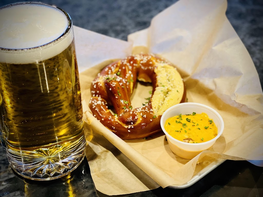 The Jolly Joker Tavern | restaurant | 5225 Kearny Villa Rd, San Diego, CA 92123, USA | 8586944201 OR +1 858-694-4201