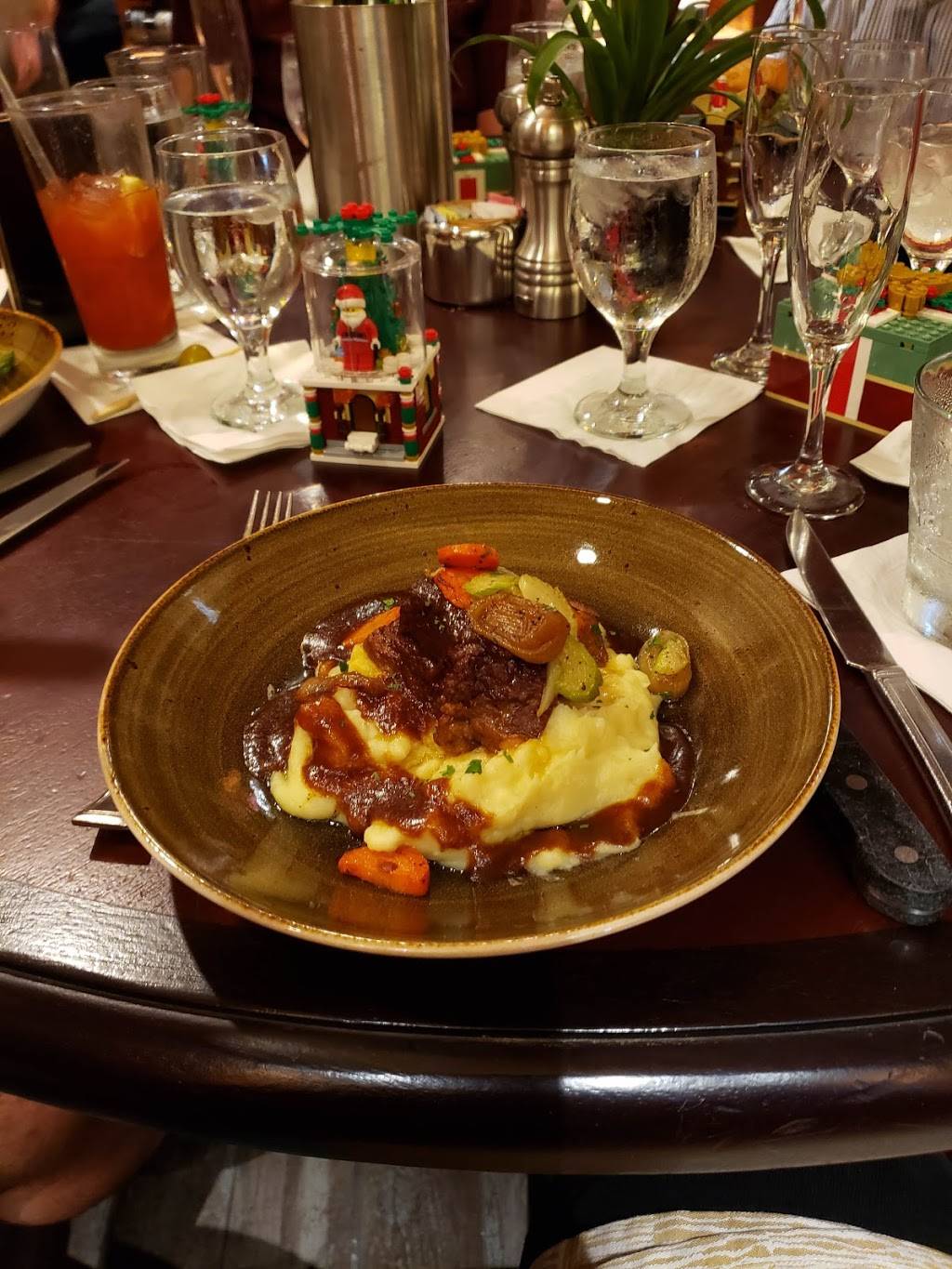 Marchands Bar & Grill | restaurant | 501 5th Ave NE, St. Petersburg, FL 33701, USA | 7278248072 OR +1 727-824-8072