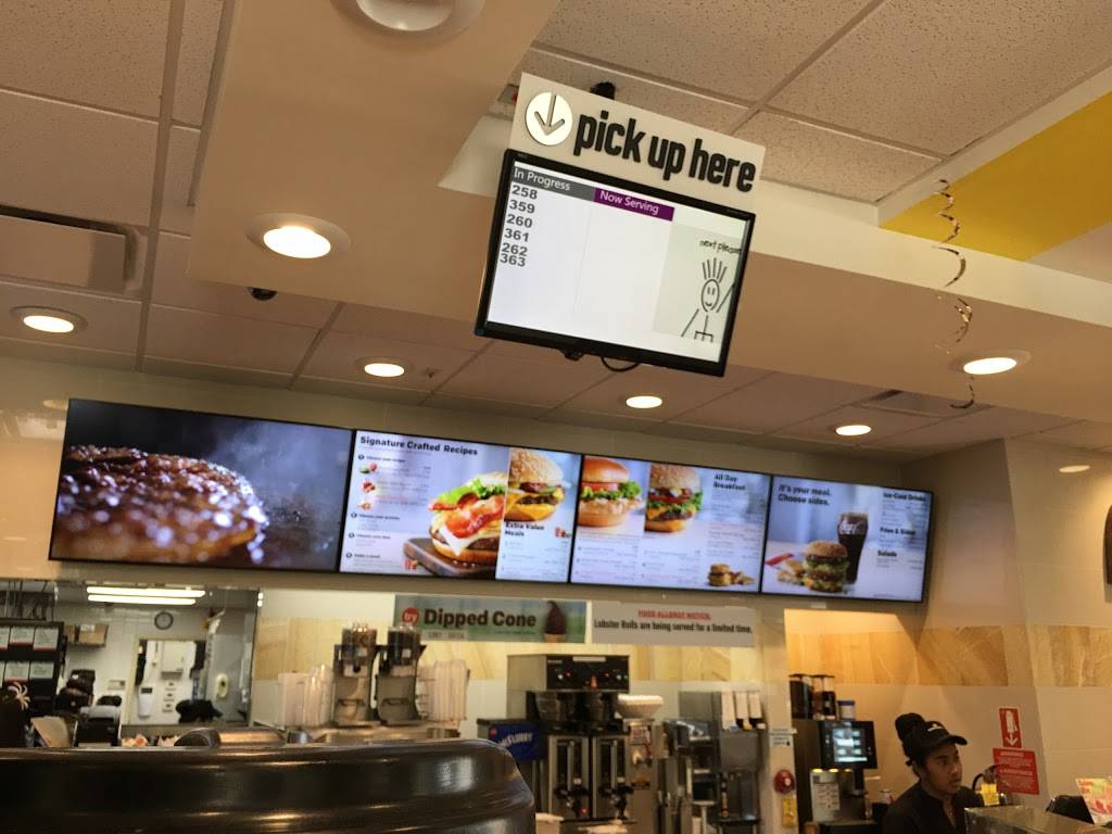 McDonalds | cafe | 820 W Hind Dr, Honolulu, HI 96821, USA | 8083775101 OR +1 808-377-5101