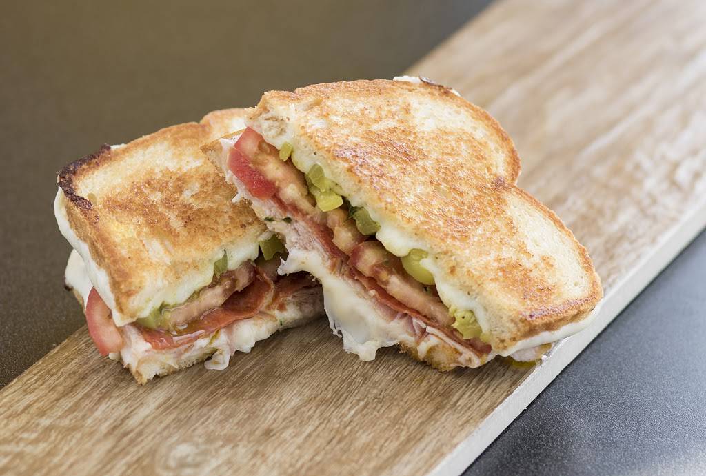 Tom & Chee | restaurant | 4101 E Royalton Rd, Broadview Heights, OH 44147, USA | 4407367710 OR +1 440-736-7710