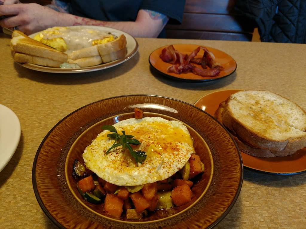 The Green Harp | restaurant | 104 S Lafayette St, Greenville, MI 48838, USA | 6162322058 OR +1 616-232-2058