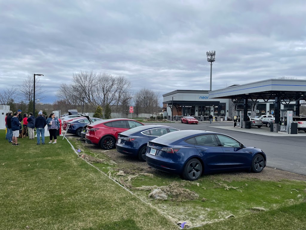 Neon Marketplace Seekonk | restaurant | 965 Fall River Ave, Seekonk, MA 02771, USA | 5085571328 OR +1 508-557-1328