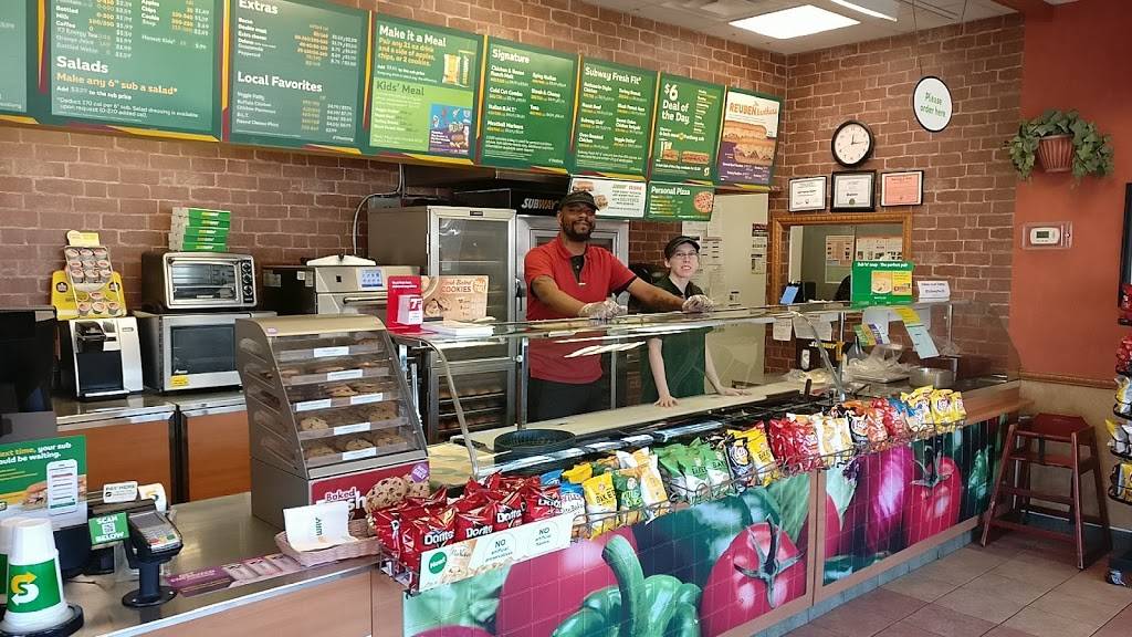 Subway | restaurant | 233 NJ-33, Hamilton Township, NJ 08619, USA | 6095869700 OR +1 609-586-9700