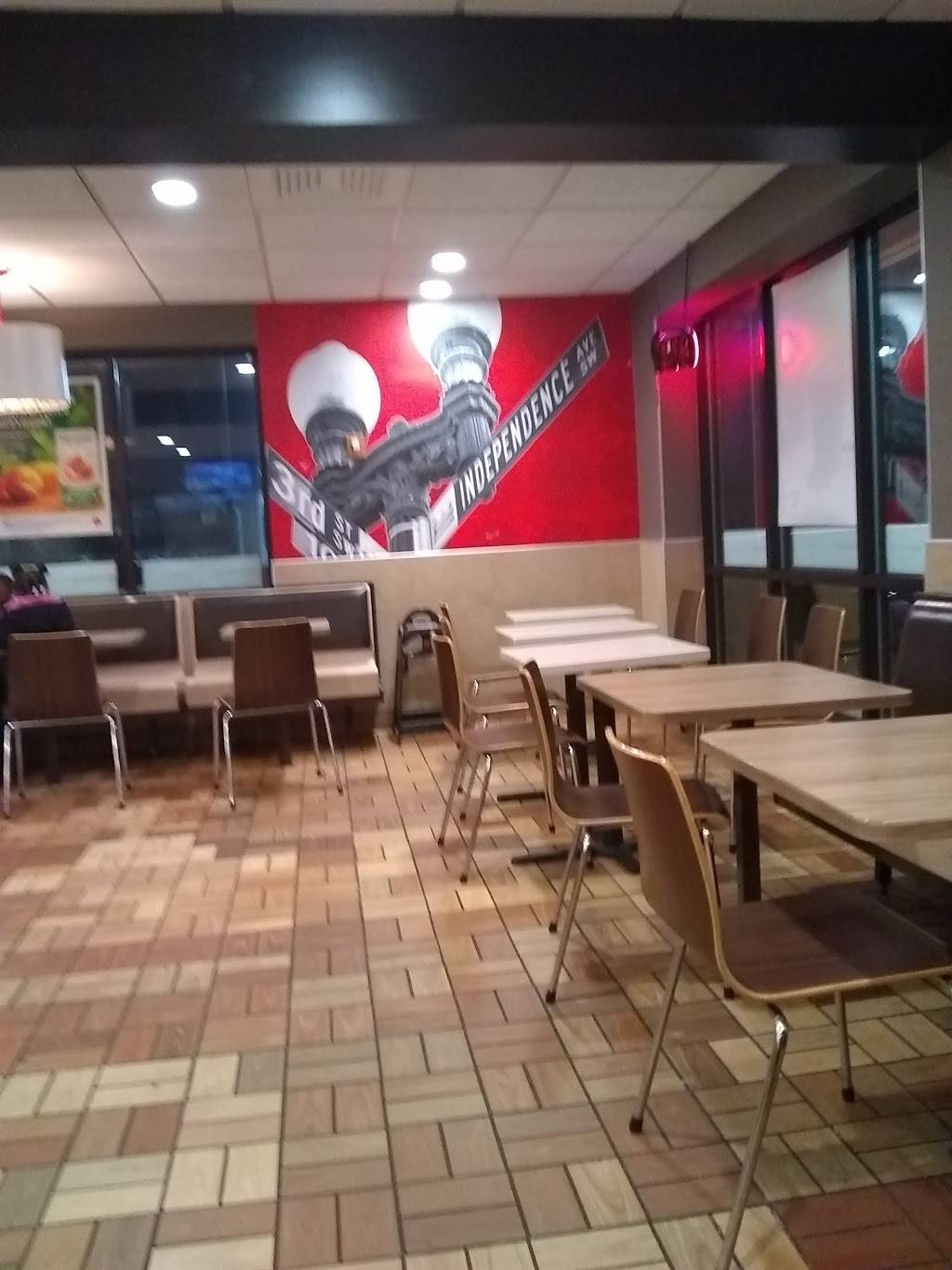 McDonalds | cafe | 3501 Branch Ave, Hillcrest Heights, MD 20748, USA | 2404934207 OR +1 240-493-4207