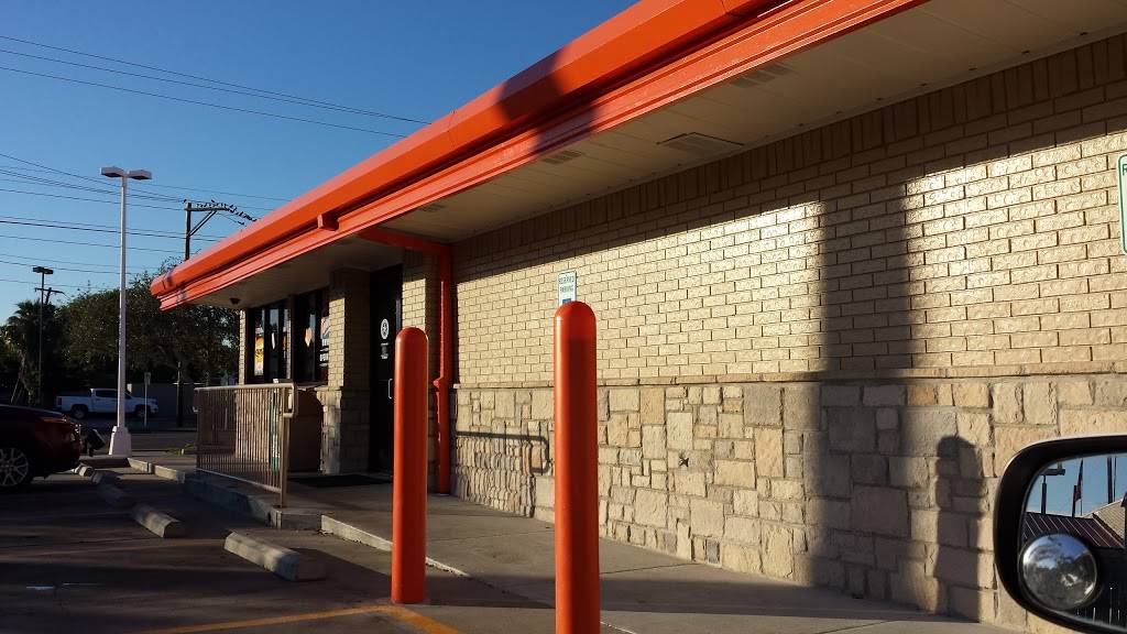 Whataburger | restaurant | 2018 S Staples St, Corpus Christi, TX 78404, USA | 3618834428 OR +1 361-883-4428