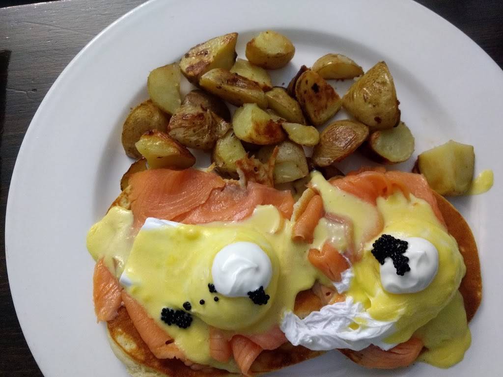 Hazels Diner | restaurant | 3401 Yonge St, North York, ON M4N 2M8, Canada | 4168500121 OR +1 416-850-0121