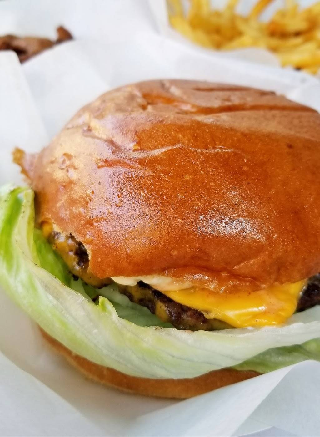 Hungry Hut | restaurant | 42008 Tollhouse Rd, Shaver Lake, CA 93664, USA | 5598413222 OR +1 559-841-3222