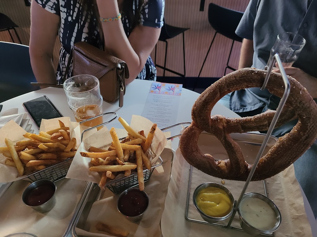 Parlor Bar | restaurant | 14226 Whittier Blvd, Whittier, CA 90605, USA | 5623601945 OR +1 562-360-1945