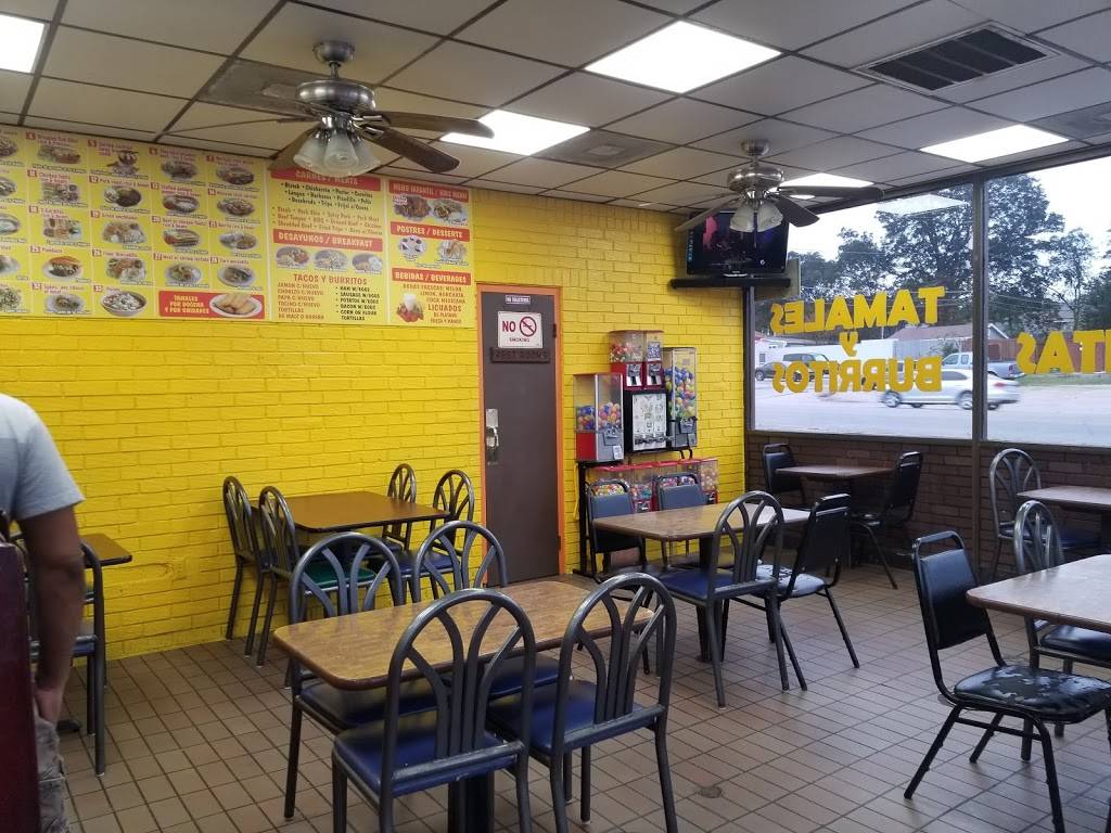 Cesar Tacos Y Gorditas | restaurant | 1106 W Davis St, Dallas, TX 75208, USA | 2149434683 OR +1 214-943-4683