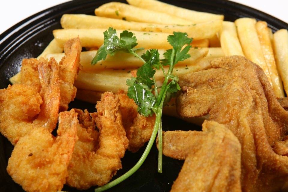 Shrimpies Seafood N Chicken | restaurant | 2101 Carolina St, Gary, IN 46407, USA | 2194270115 OR +1 219-427-0115