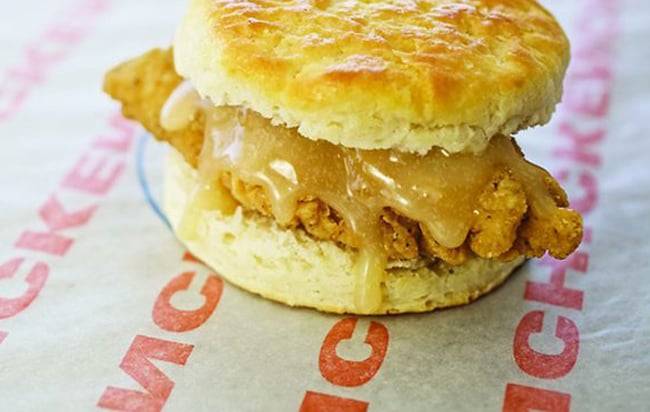 Whataburger | restaurant | 8850 N Stemmons Fwy, Dallas, TX 75247, USA | 2149059014 OR +1 214-905-9014