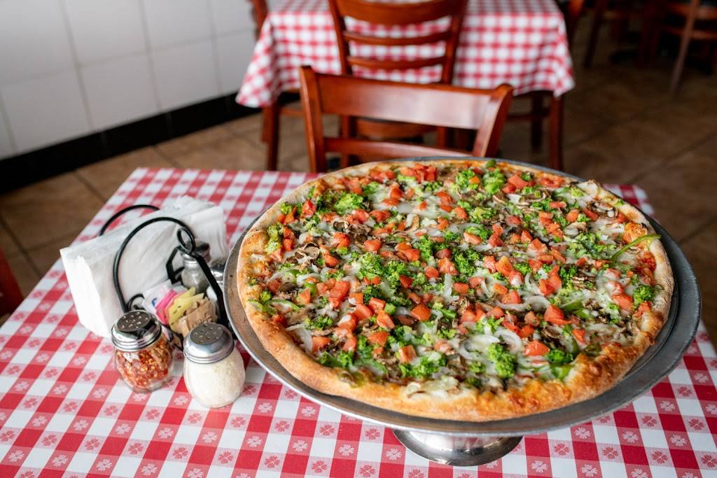 Boardwalk Pizza | restaurant | 5419 Lake Howell Rd, Winter Park, FL 32792, USA | 4076716880 OR +1 407-671-6880