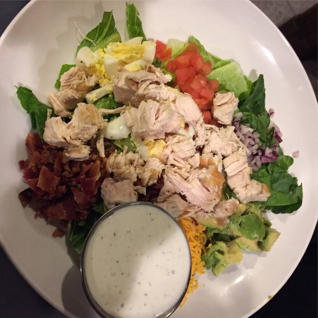 Crave Bar and Food | restaurant | 10401 N Port Washington Rd, Mequon, WI 53092, USA | 2622419600 OR +1 262-241-9600