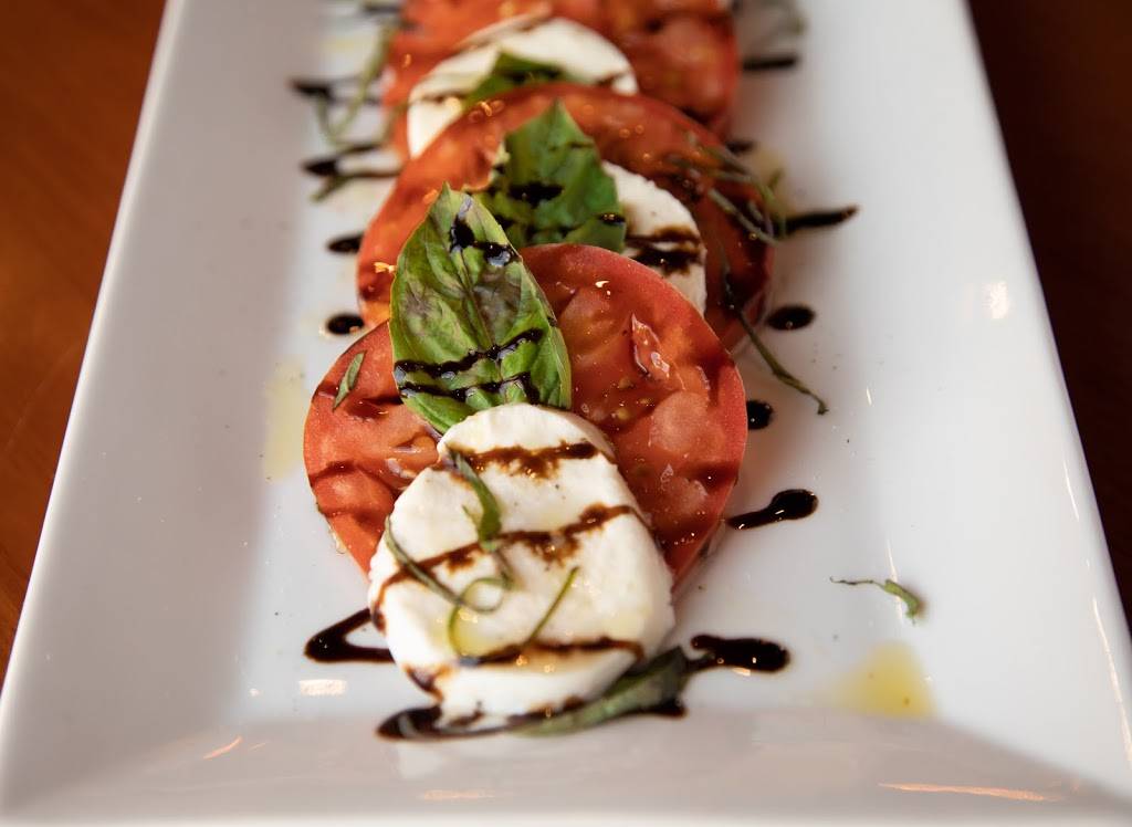 Little Tails Bar & Grill | restaurant | 840 S Waukegan Rd #113, Lake Forest, IL 60045, USA | 8472352908 OR +1 847-235-2908