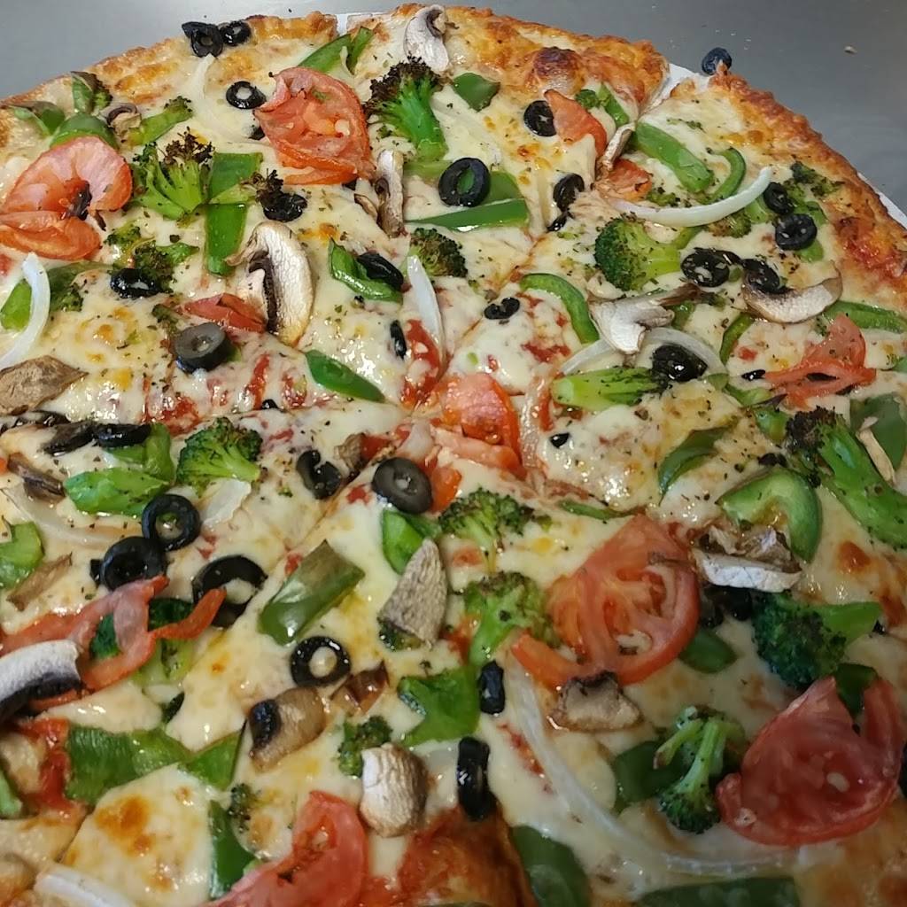 Kendall Pond Pizza Sports and Brew | restaurant | 35 Lowell Rd, Hudson, NH 03051, USA | 6035949900 OR +1 603-594-9900