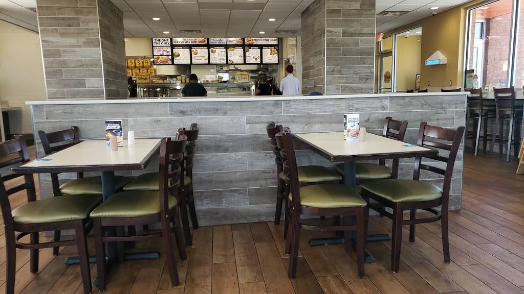 Bojangles Famous Chicken n Biscuits | restaurant | 9066 Eastchase Pkwy, Montgomery, AL 36117, USA | 3343567375 OR +1 334-356-7375