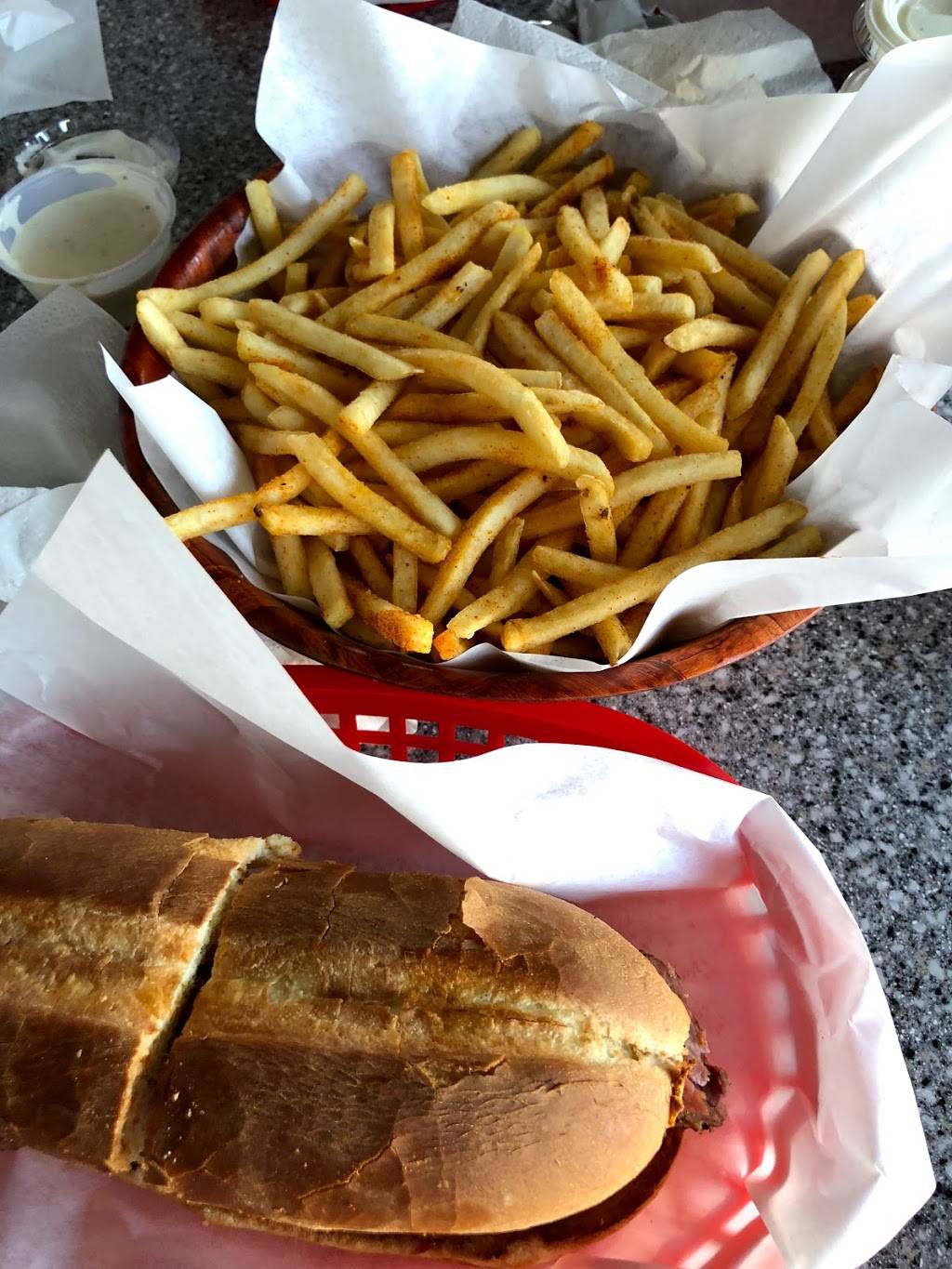 Dog House Grill | restaurant | 2789 E Shaw Ave, Fresno, CA 93710, USA | 5592949920 OR +1 559-294-9920