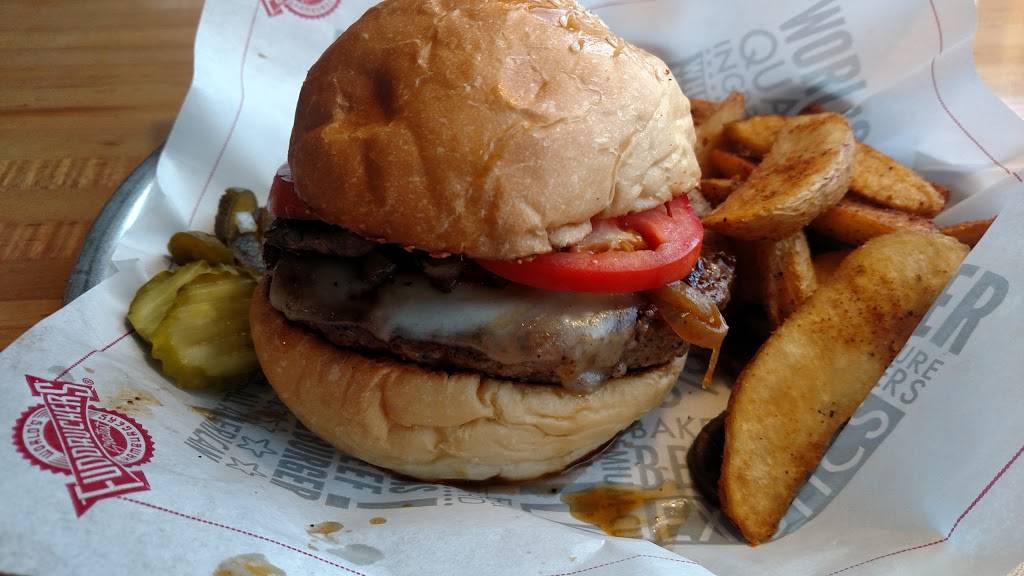 Fuddruckers | restaurant | 25309 Evergreen Rd, Southfield, MI 48075, USA | 2488096714 OR +1 248-809-6714