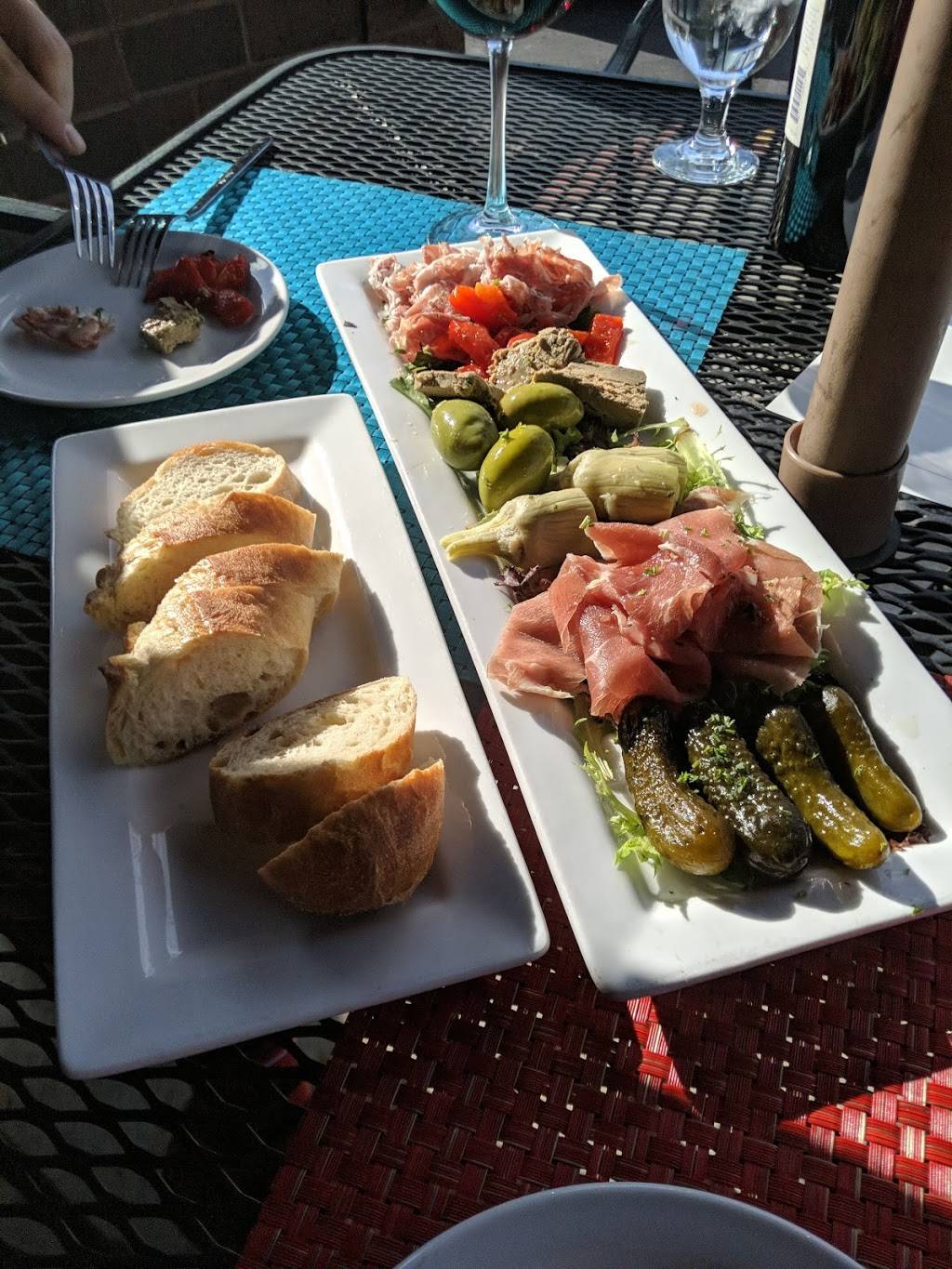 The Euro Bistro | restaurant | 6450 28th St SE, Grand Rapids, MI 49546, USA | 6167192017 OR +1 616-719-2017