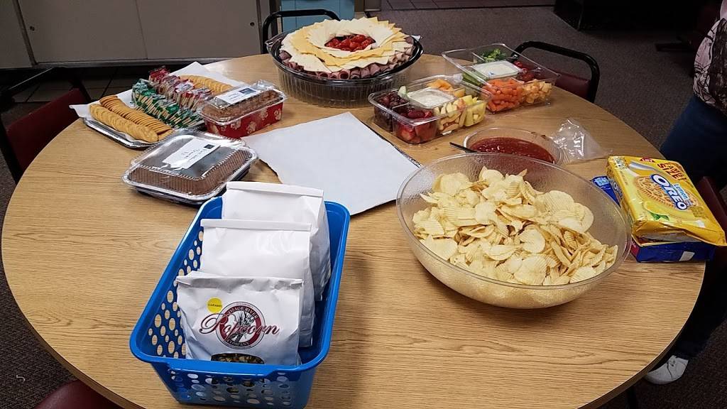 Landmark Restaurant | restaurant | 190 S Lincoln Dr, Troy, MO 63379, USA | 6365286831 OR +1 636-528-6831