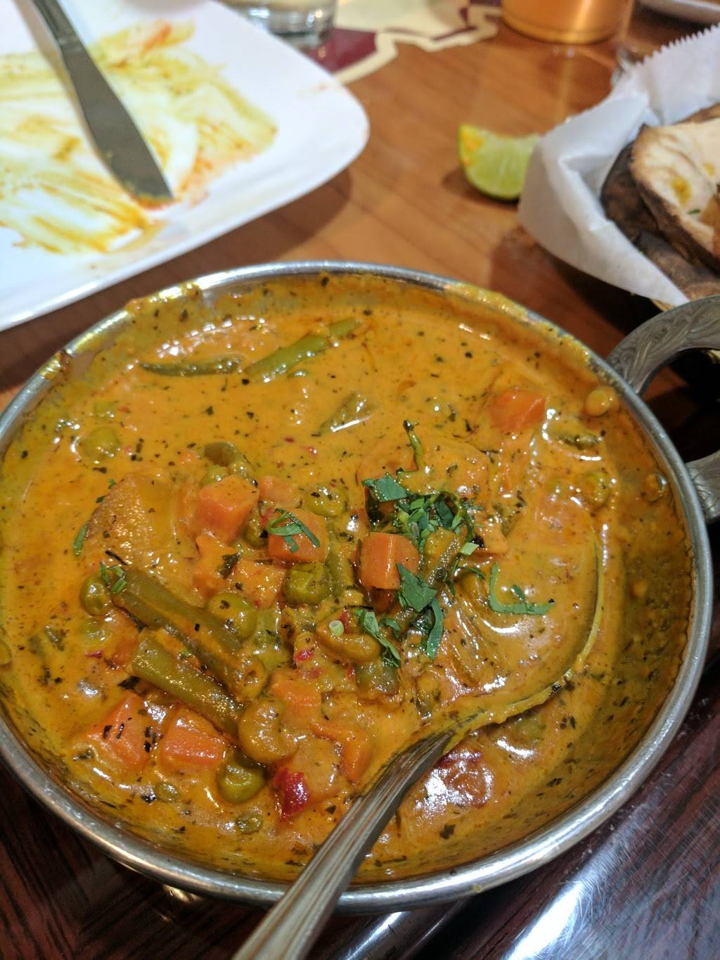 Kohinoor Dhaba Inc. | restaurant | 2800 S Eads St, Arlington, VA 22202, USA | 7037785005 OR +1 703-778-5005