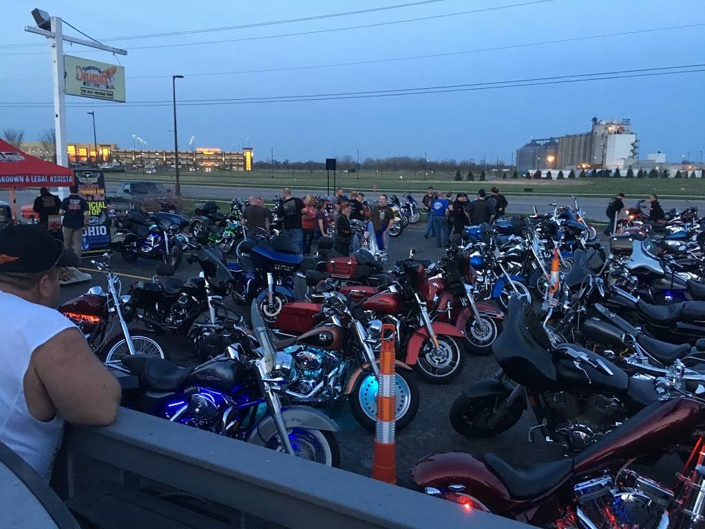 Shakers Public House | restaurant | 385 Georgesville Rd, Columbus, OH 43228, USA | 6143725847 OR +1 614-372-5847